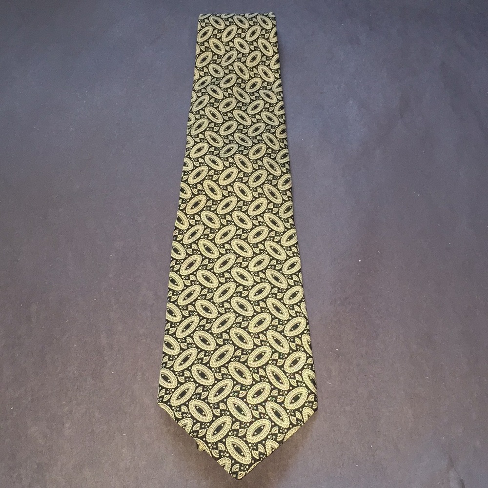 100% silk necktie 3.5” width - Picture 2 of 5